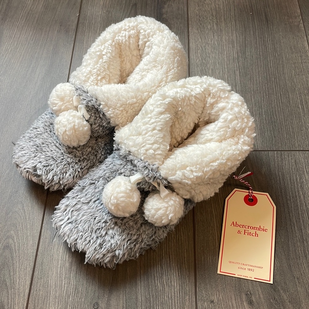 New Abercrombie & Fitch Sherpa Pom-Pom Slipper Booties Boots XS/S 6-7